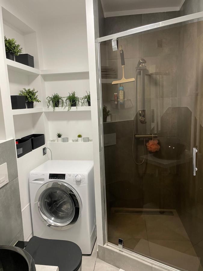 Grey Gucci Apartment City Center Varşovia Exterior foto