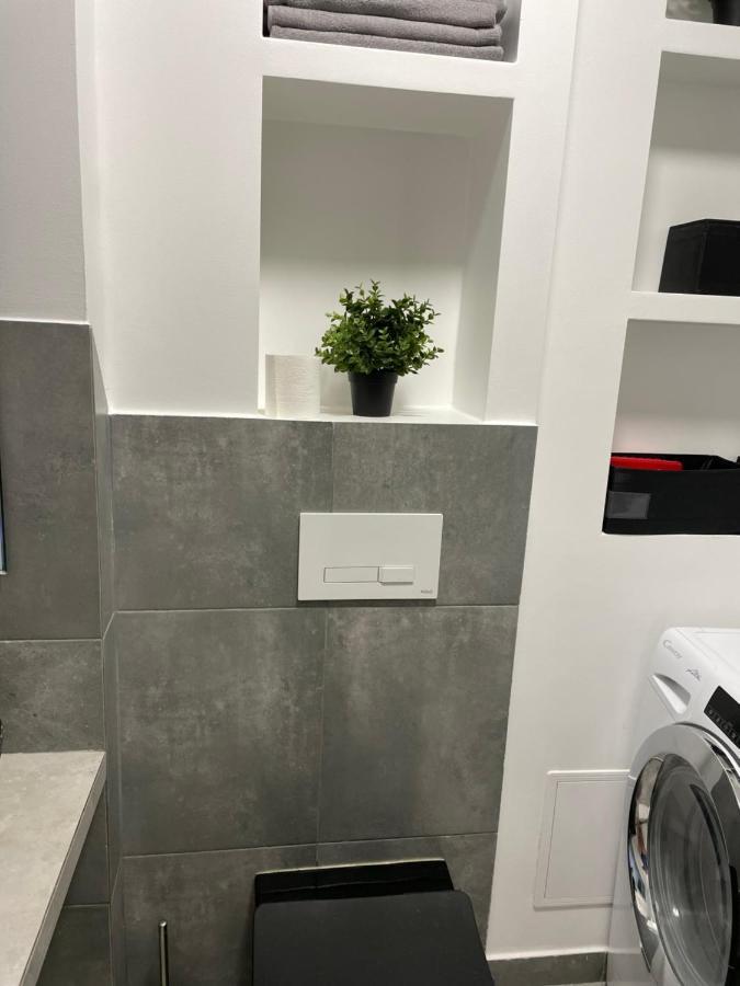 Grey Gucci Apartment City Center Varşovia Exterior foto