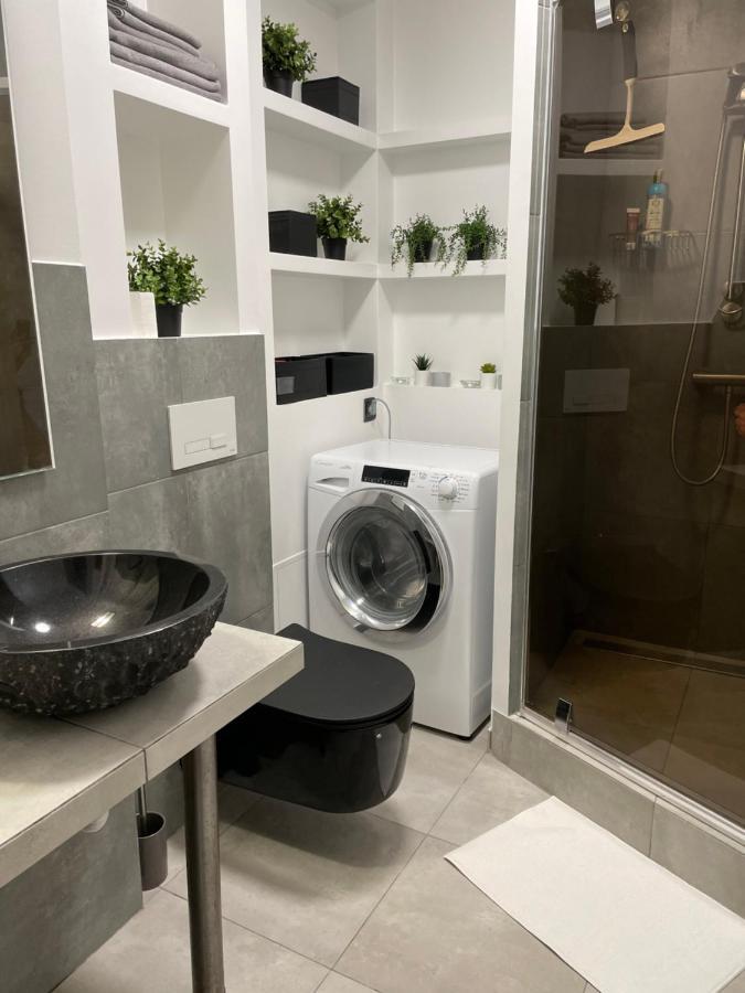 Grey Gucci Apartment City Center Varşovia Exterior foto